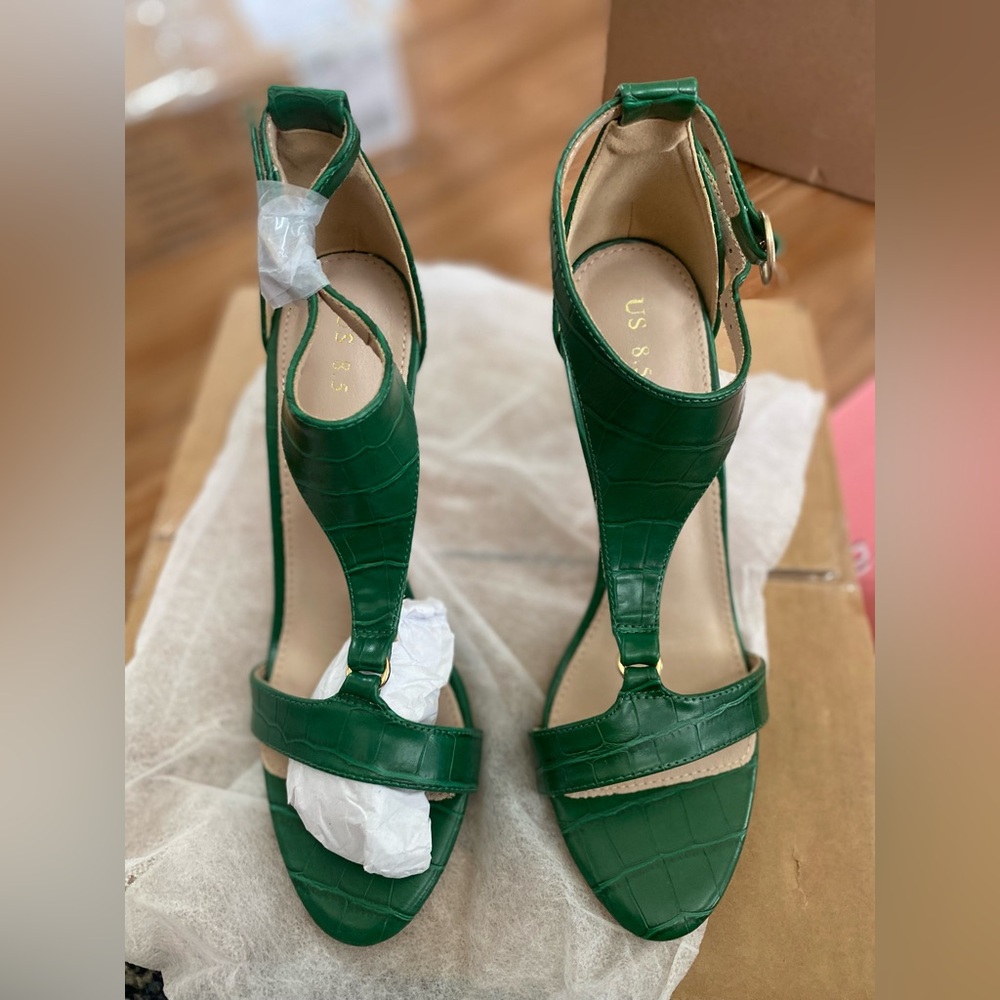 Elegant Green Women's Sandals